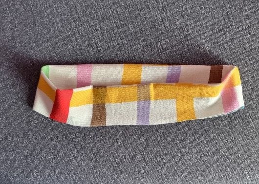 Bandeau en tissu à carreaux colorés